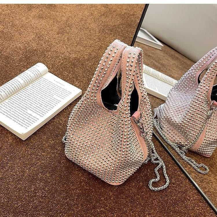 Lorelie | Mini sac glamour orné de strass et d'une bandoulière à maillons