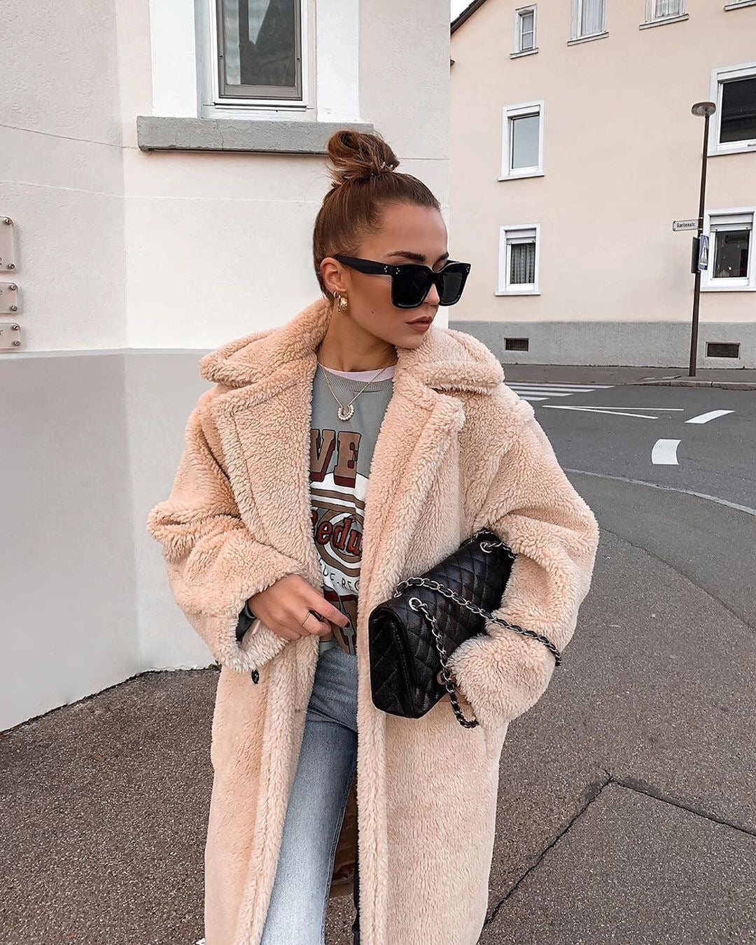 Zachte oversized dames winterjas met lange teddy pasvorm