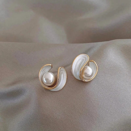 Boucles d'oreilles de luxe en or avec opale blanche et perle