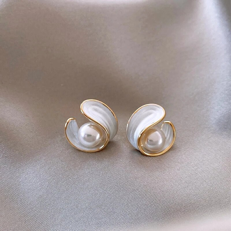 Boucles d'oreilles de luxe en or avec opale blanche et perle