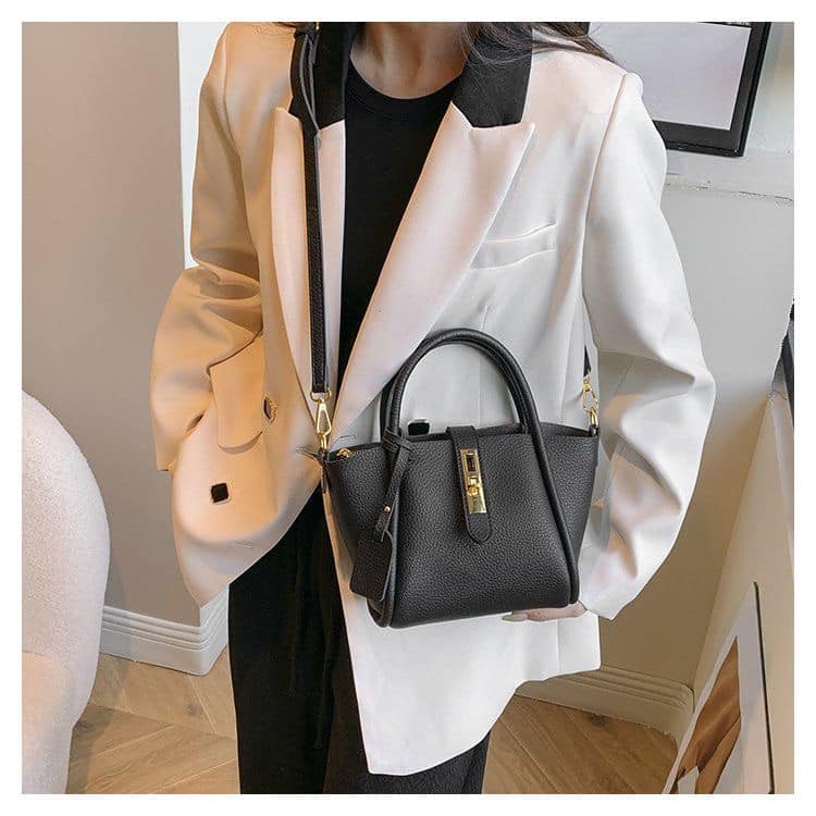 Tery | Sac à main de luxe avec détail foulard et fermoir doré