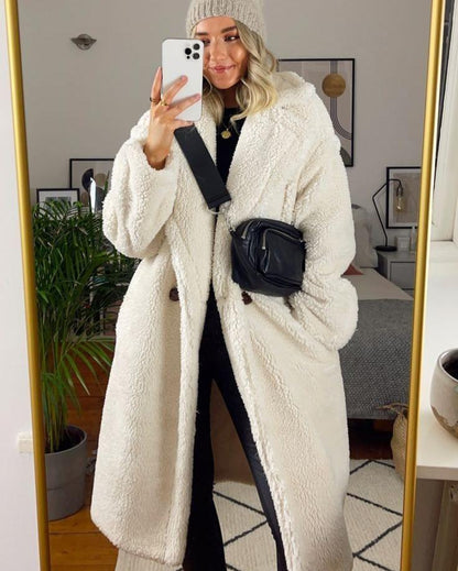 Zachte oversized dames winterjas met lange teddy pasvorm