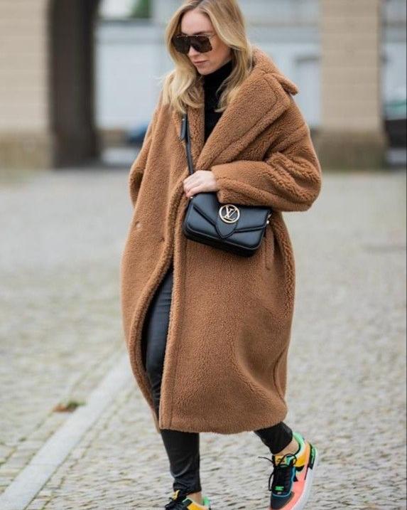 Zachte oversized dames winterjas met lange teddy pasvorm