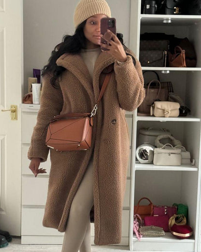 Zachte oversized dames winterjas met lange teddy pasvorm