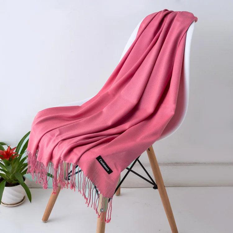 Écharpe luxueuse et chaude en cachemire avec détails à franges