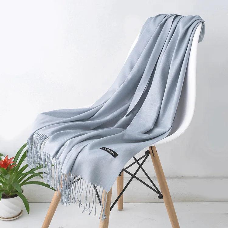 Écharpe luxueuse et chaude en cachemire avec détails à franges