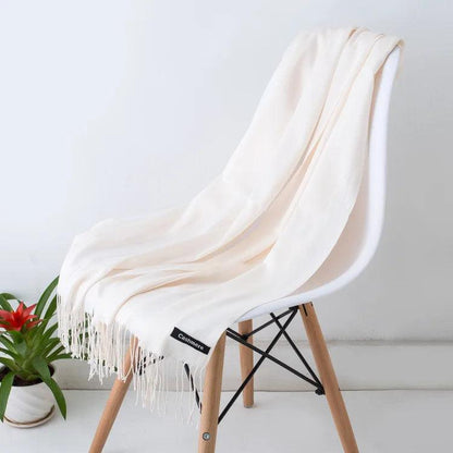 Écharpe luxueuse et chaude en cachemire avec détails à franges