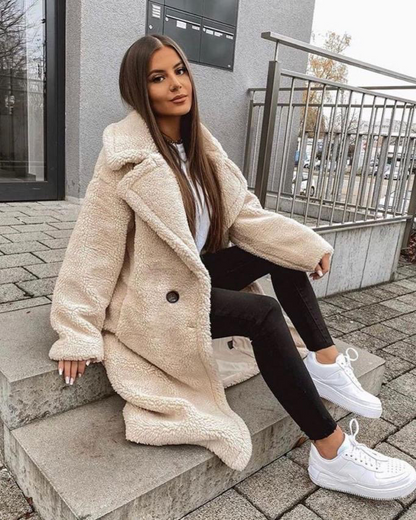 Zachte oversized dames winterjas met lange teddy pasvorm