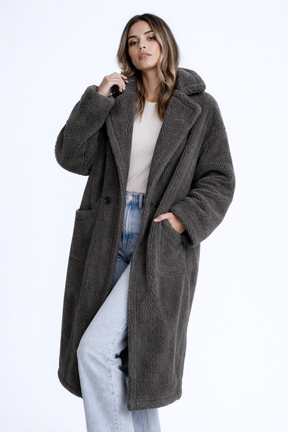 Zachte oversized dames winterjas met lange teddy pasvorm