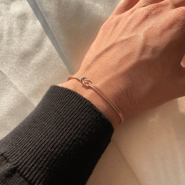 Taisha | Bracelet minimaliste avec détail de nœud