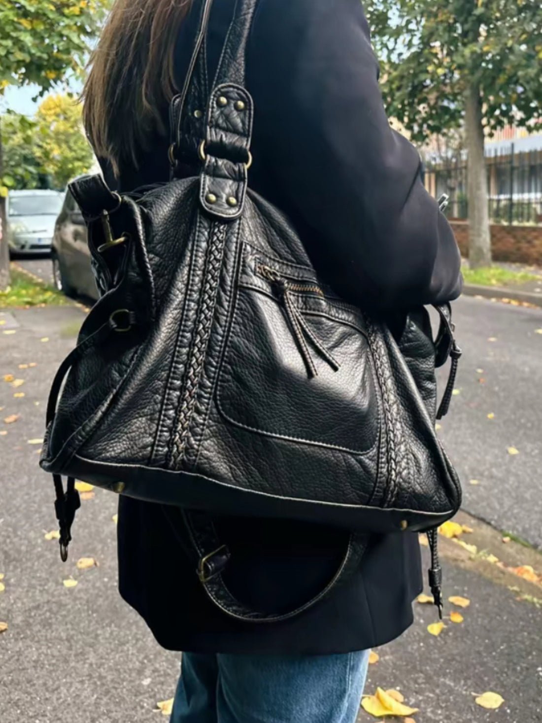 Sac bandoulière tendance et luxueux pour femme avec poches zippées