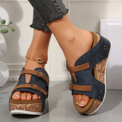 Dames modieuze sandalen met sleehak