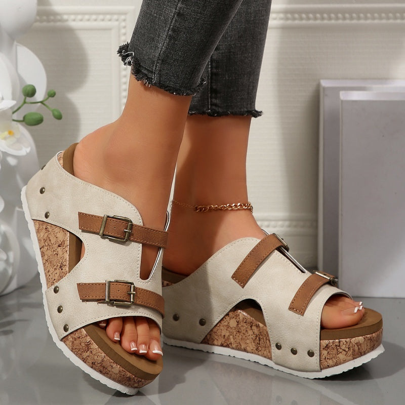 Dames modieuze sandalen met sleehak