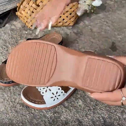 Casual Slippers voor Dames met Platte Zool en Opengewerkt Bloemenmotief