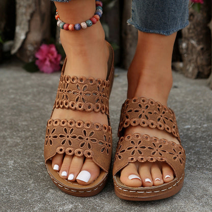 Casual Slippers voor Dames met Platte Zool en Opengewerkt Bloemenmotief