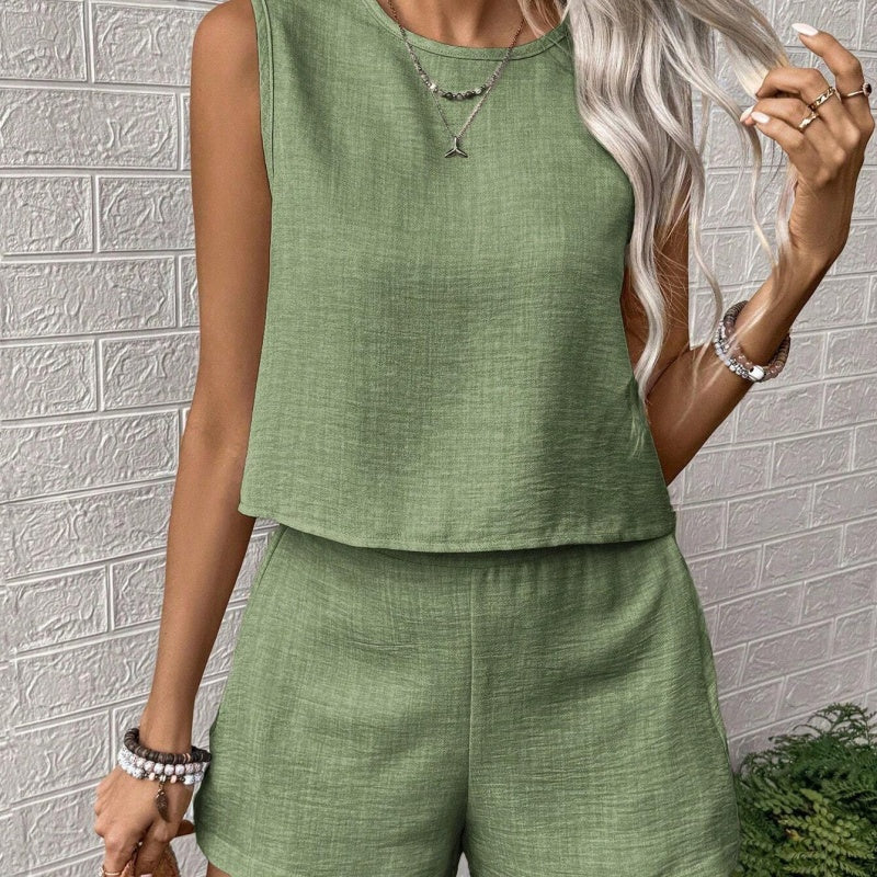 Tweedelige set bestaande uit een mouwloze top en korte broek voor dames