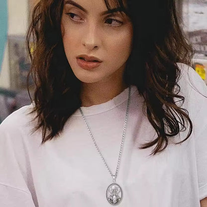 Collier rétro ovale déesse