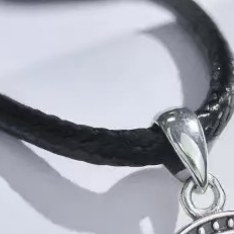 Collier rétro ovale déesse