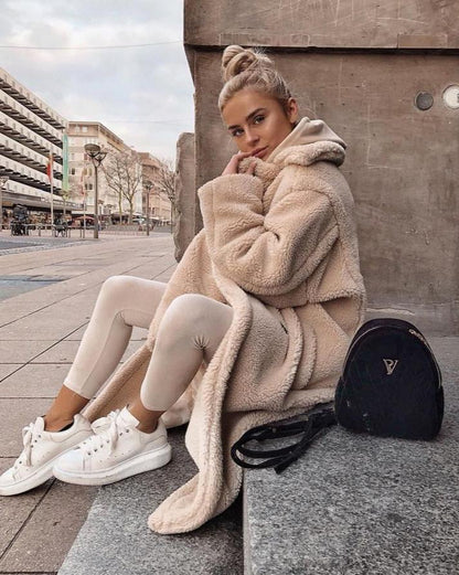 Zachte oversized dames winterjas met lange teddy pasvorm